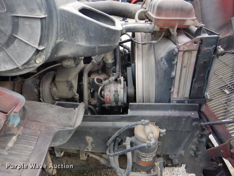 image for item DI2384 2000 Volvo VN semi truck