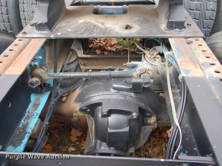 image for item DI2384 2000 Volvo VN semi truck