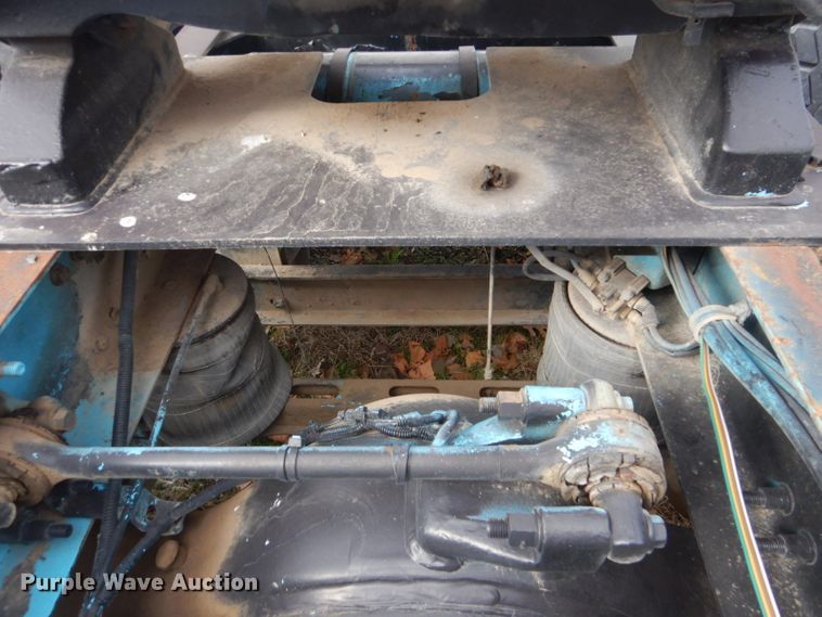 image for item DI2384 2000 Volvo VN semi truck