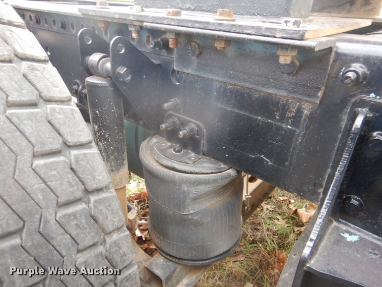 image for item DI2384 2000 Volvo VN semi truck