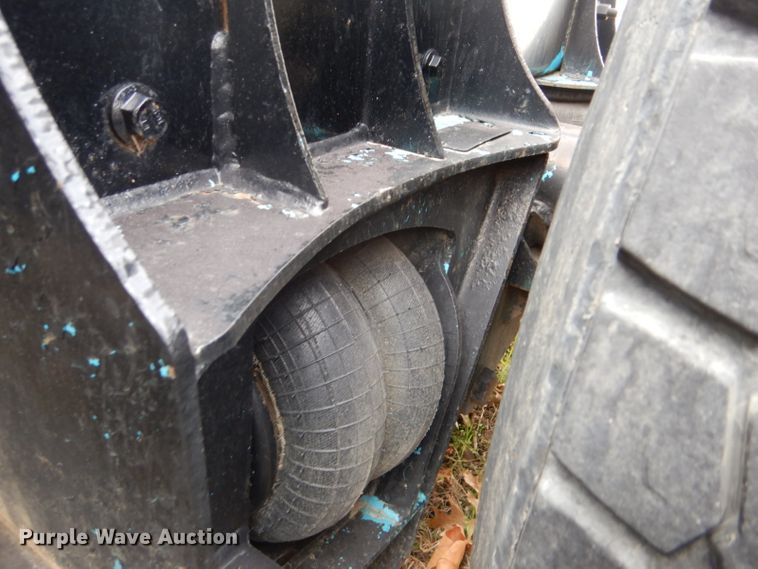 image for item DI2384 2000 Volvo VN semi truck