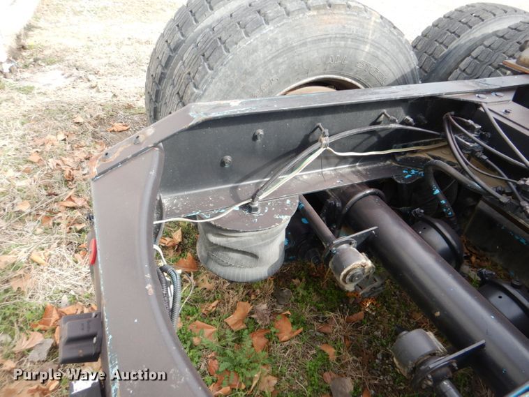 image for item DI2384 2000 Volvo VN semi truck