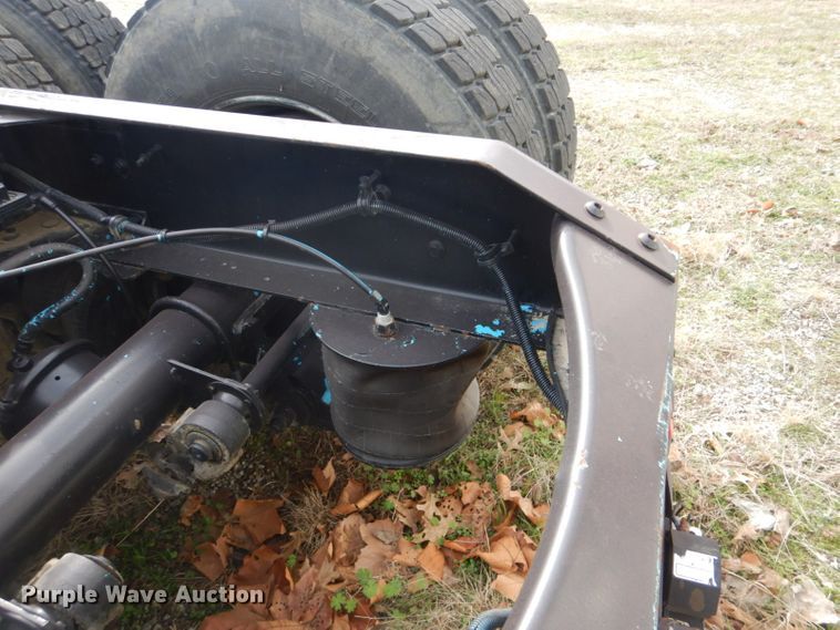 image for item DI2384 2000 Volvo VN semi truck