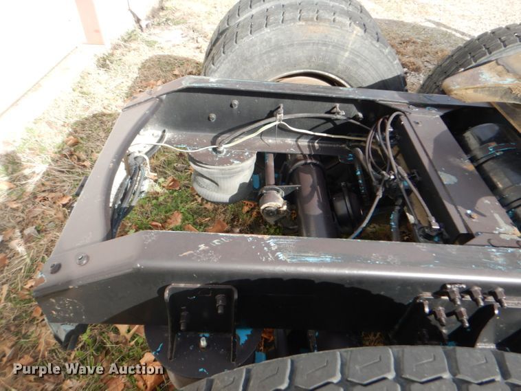 image for item DI2384 2000 Volvo VN semi truck