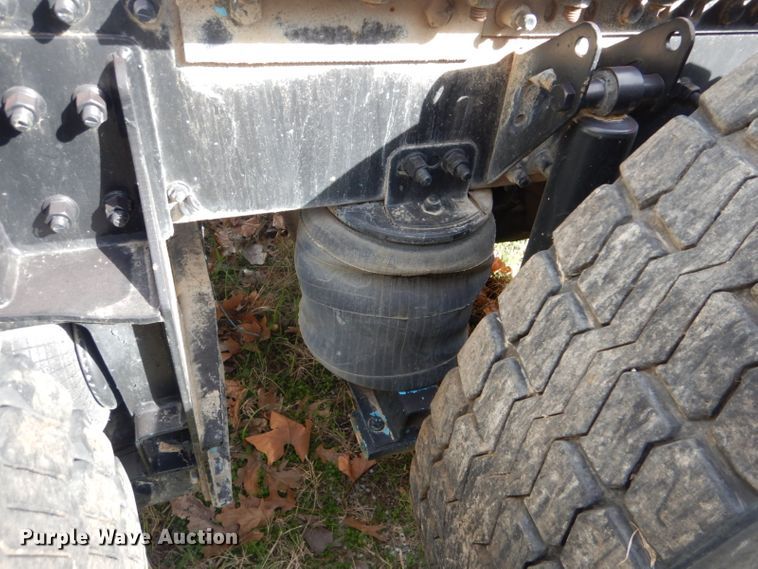 image for item DI2384 2000 Volvo VN semi truck