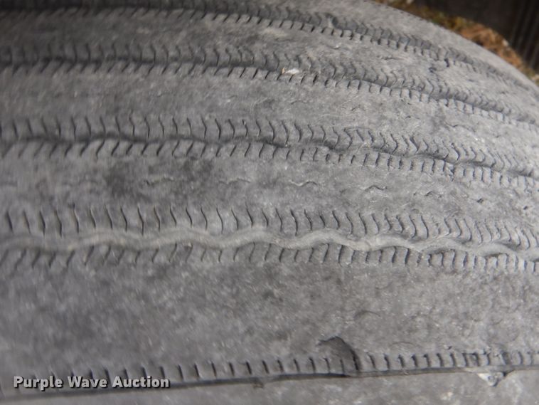 image for item DI2384 2000 Volvo VN semi truck