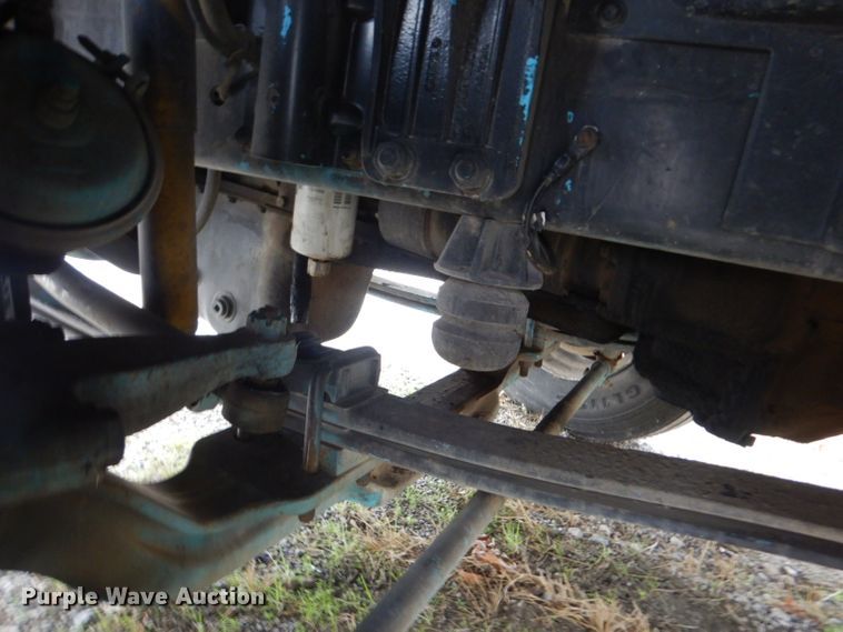 image for item DI2384 2000 Volvo VN semi truck