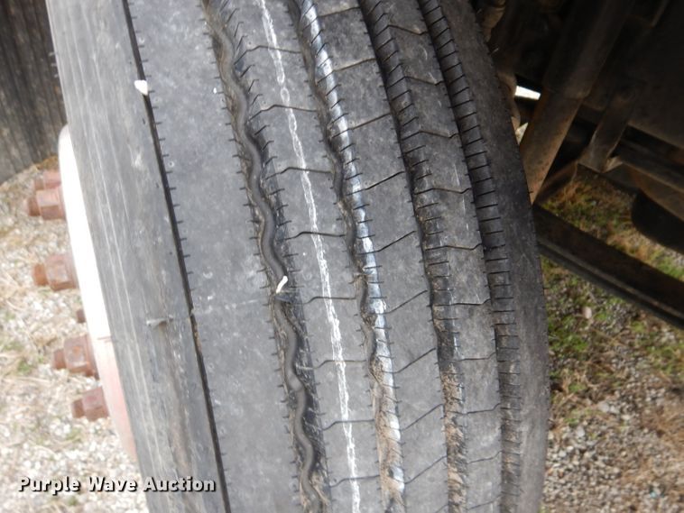 image for item DI2384 2000 Volvo VN semi truck