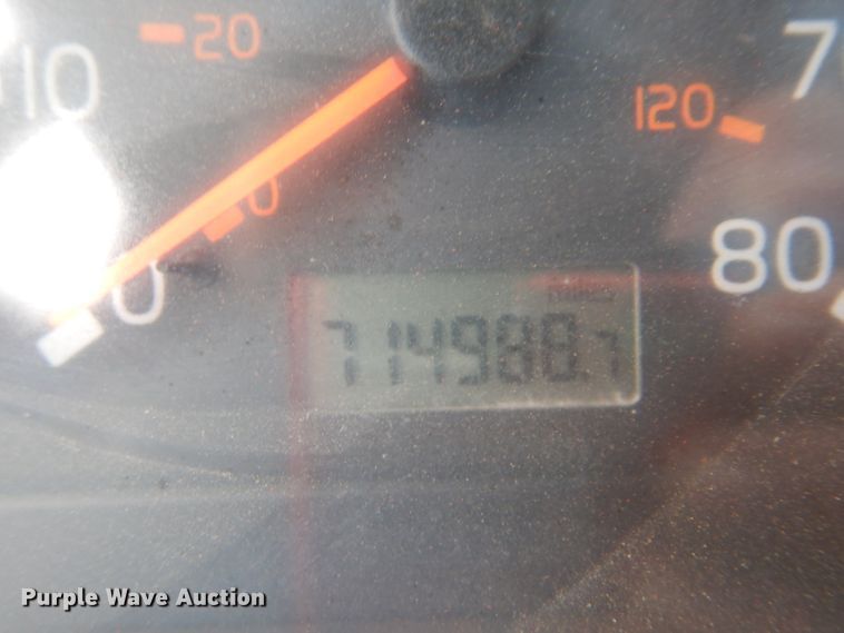 image for item DI2385 2000 Volvo VN semi truck