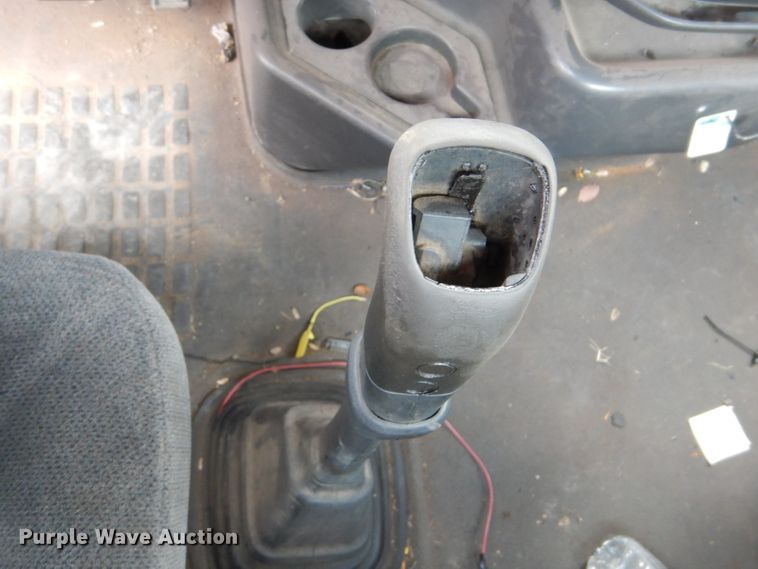 image for item DI2385 2000 Volvo VN semi truck