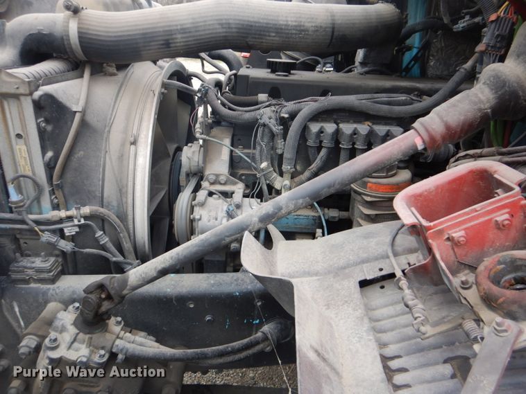 image for item DI2385 2000 Volvo VN semi truck