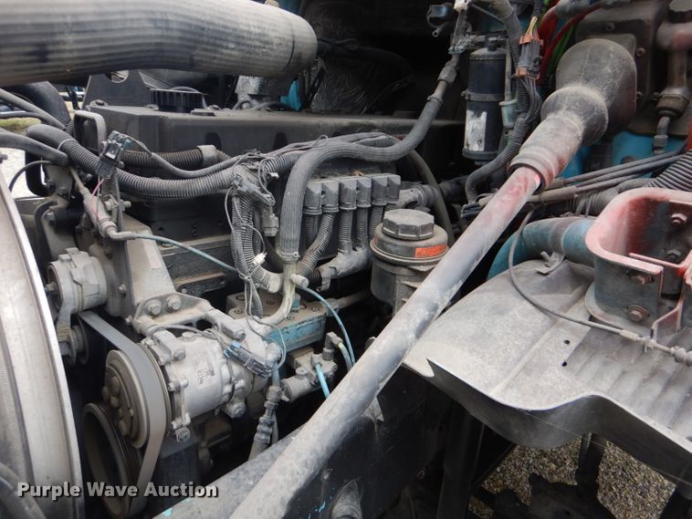 image for item DI2385 2000 Volvo VN semi truck