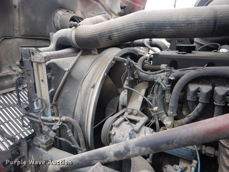 image for item DI2385 2000 Volvo VN semi truck