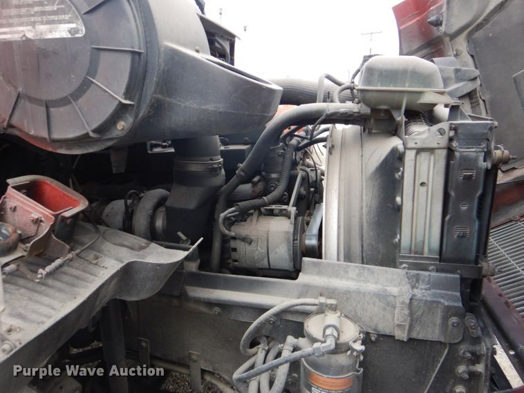 image for item DI2385 2000 Volvo VN semi truck