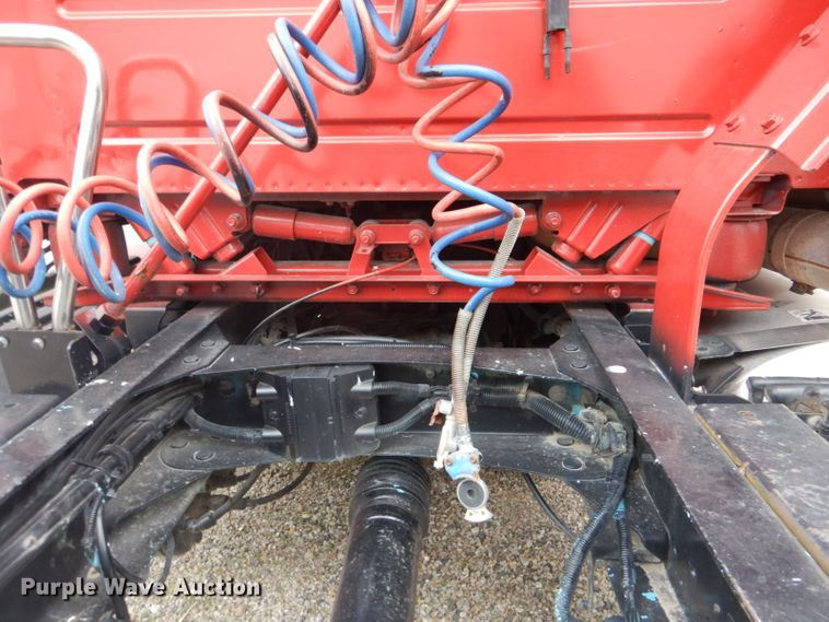 image for item DI2385 2000 Volvo VN semi truck