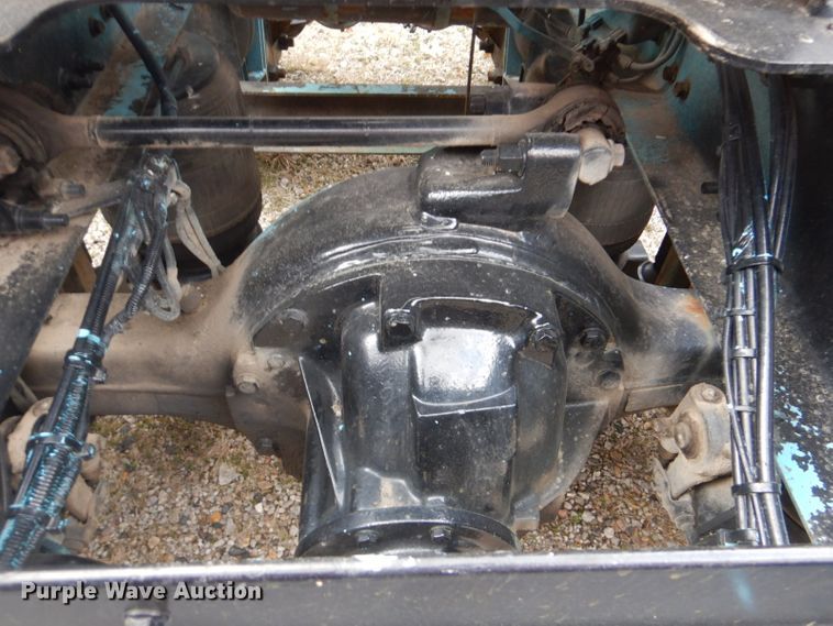 image for item DI2385 2000 Volvo VN semi truck