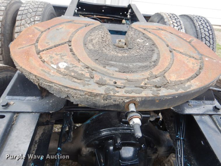 image for item DI2385 2000 Volvo VN semi truck