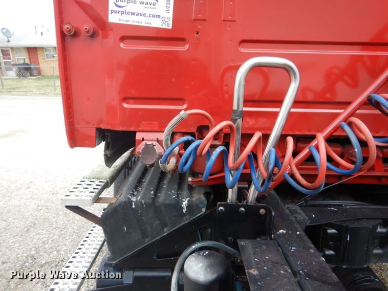 image for item DI2385 2000 Volvo VN semi truck