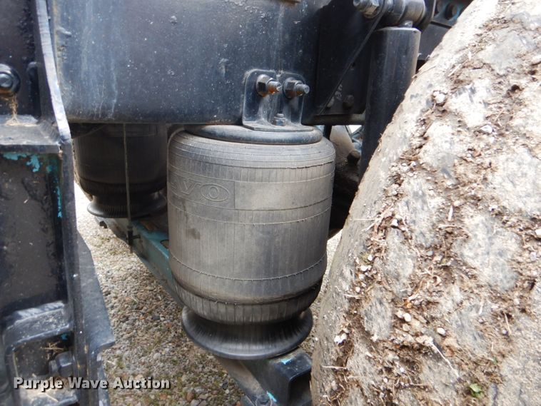 image for item DI2385 2000 Volvo VN semi truck