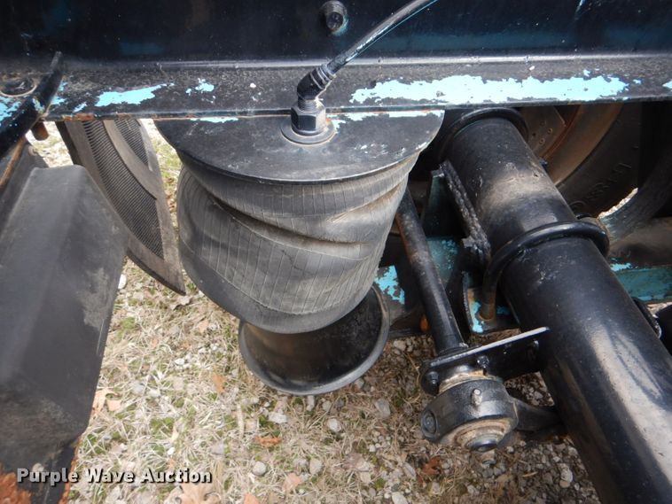 image for item DI2385 2000 Volvo VN semi truck