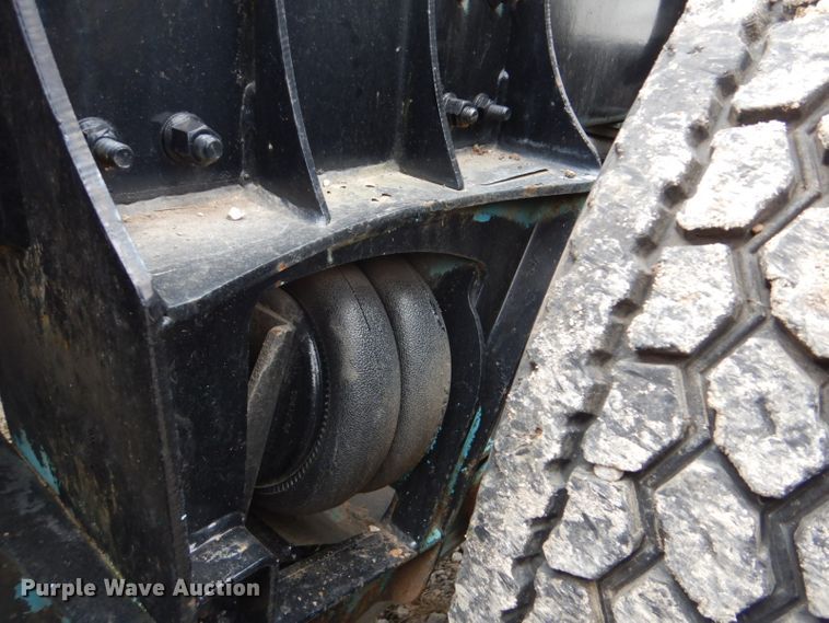 image for item DI2385 2000 Volvo VN semi truck