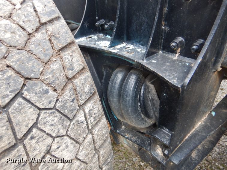 image for item DI2385 2000 Volvo VN semi truck