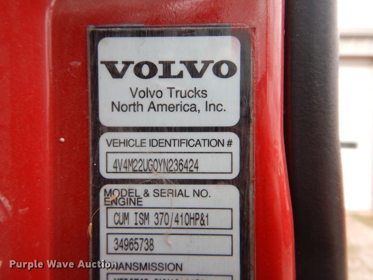 image for item DI2385 2000 Volvo VN semi truck