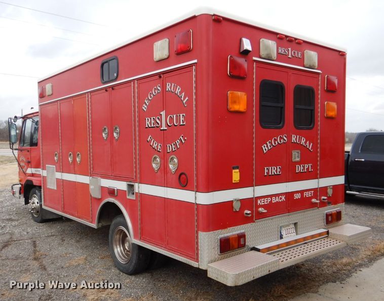 image for item DI2386 1995 Nissan 1800E rescue vehicle