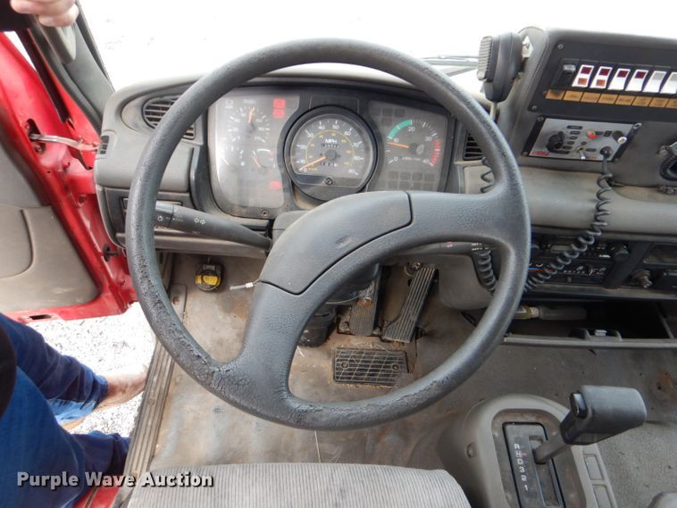 image for item DI2386 1995 Nissan 1800E rescue vehicle