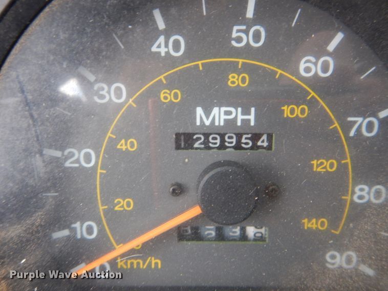 image for item DI2386 1995 Nissan 1800E rescue vehicle