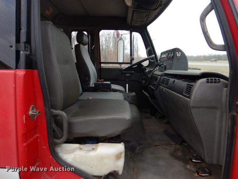 image for item DI2386 1995 Nissan 1800E rescue vehicle