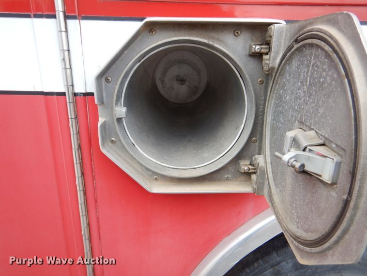 image for item DI2386 1995 Nissan 1800E rescue vehicle