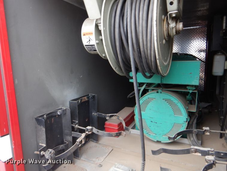 image for item DI2386 1995 Nissan 1800E rescue vehicle