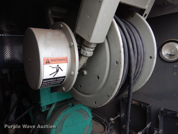 image for item DI2386 1995 Nissan 1800E rescue vehicle