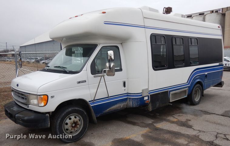 image for item ER9982 1999 Ford E450 Super Duty shuttle bus