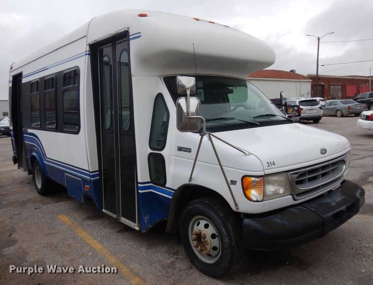 image for item ER9982 1999 Ford E450 Super Duty shuttle bus