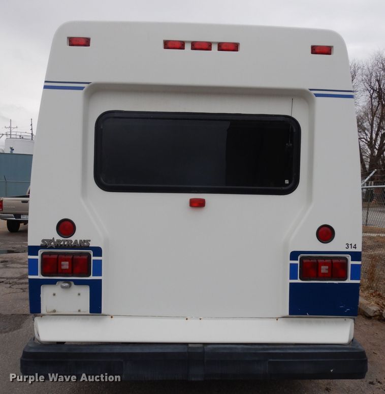 image for item ER9982 1999 Ford E450 Super Duty shuttle bus