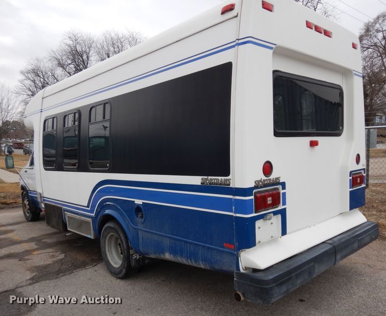 image for item ER9982 1999 Ford E450 Super Duty shuttle bus