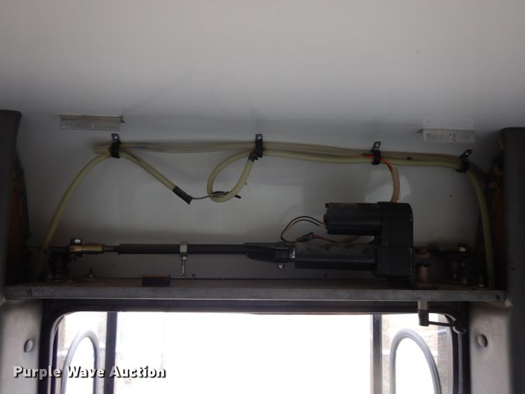 image for item ER9982 1999 Ford E450 Super Duty shuttle bus