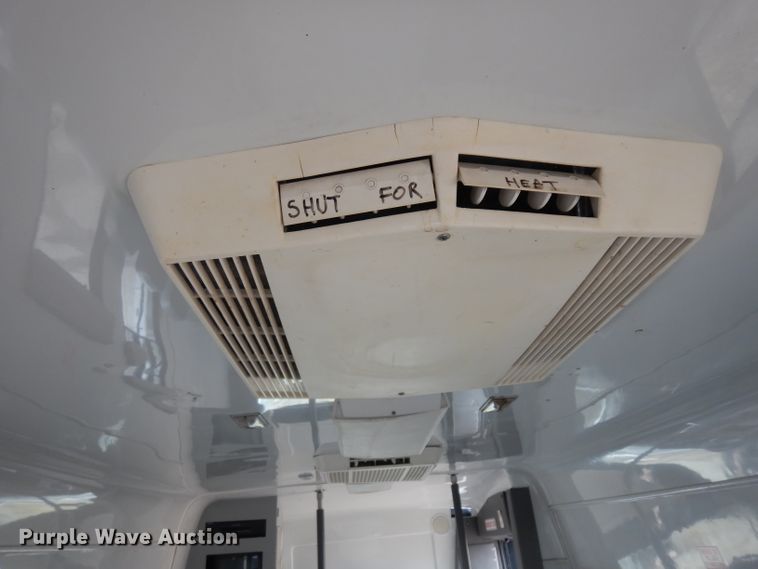 image for item ER9982 1999 Ford E450 Super Duty shuttle bus