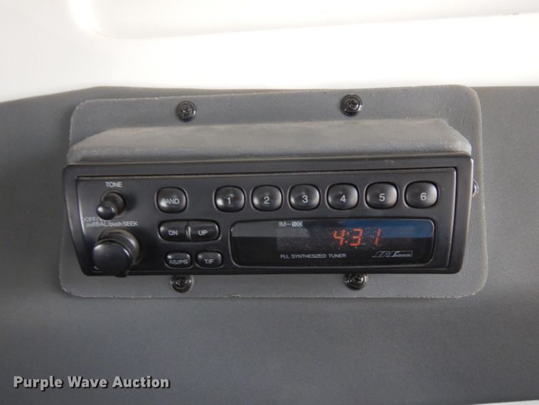 image for item ER9982 1999 Ford E450 Super Duty shuttle bus