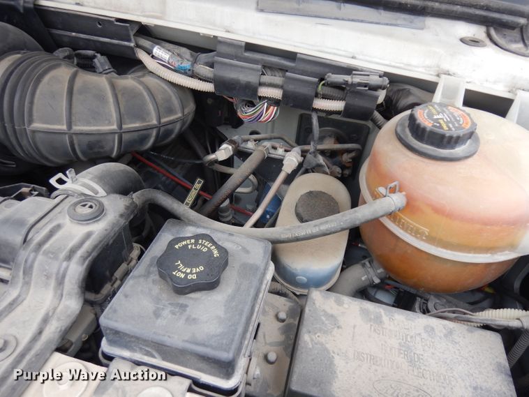 image for item ER9982 1999 Ford E450 Super Duty shuttle bus