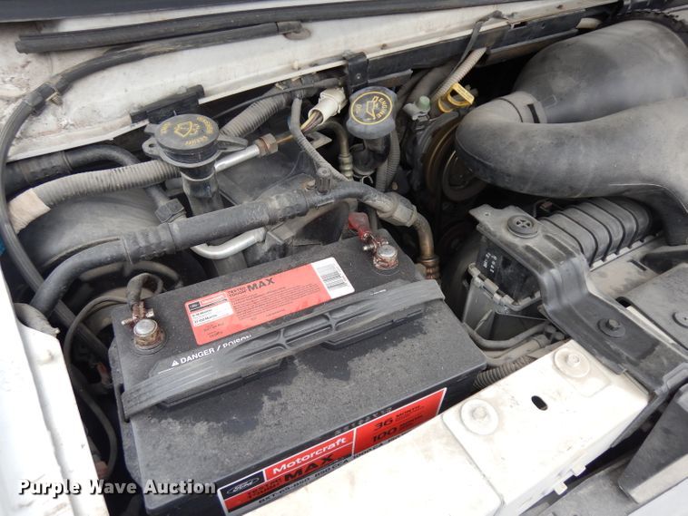 image for item ER9982 1999 Ford E450 Super Duty shuttle bus