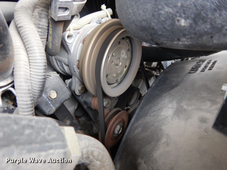 image for item ER9982 1999 Ford E450 Super Duty shuttle bus