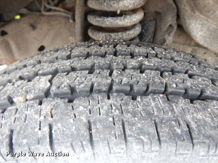 image for item ER9982 1999 Ford E450 Super Duty shuttle bus