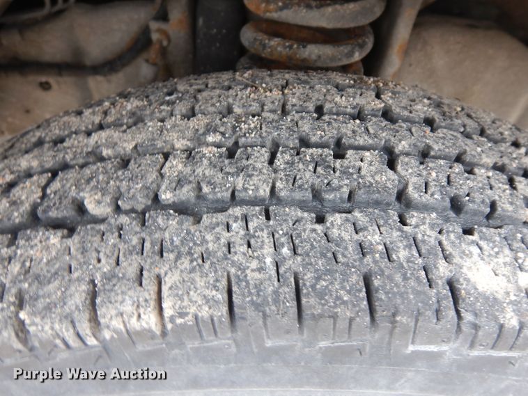 image for item ER9982 1999 Ford E450 Super Duty shuttle bus