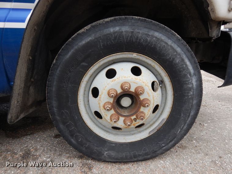 image for item ER9982 1999 Ford E450 Super Duty shuttle bus