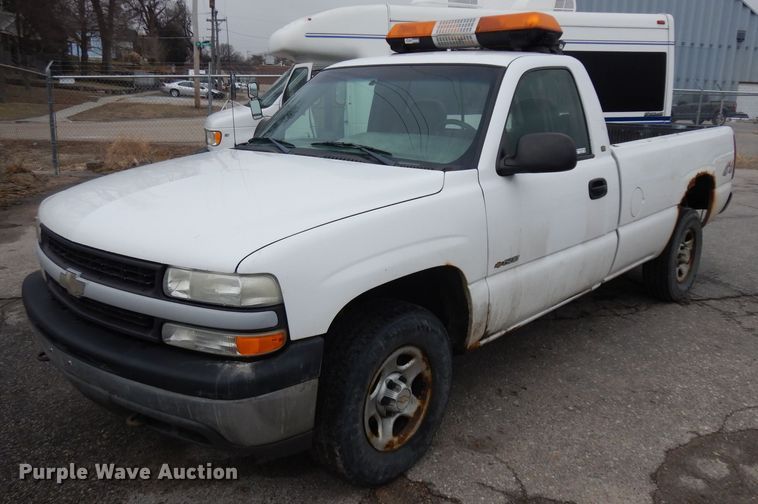 image for item ER9984 2002 Chevrolet Silverado 1500 pickup truck