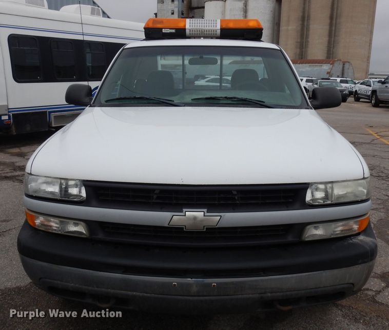 image for item ER9984 2002 Chevrolet Silverado 1500 pickup truck