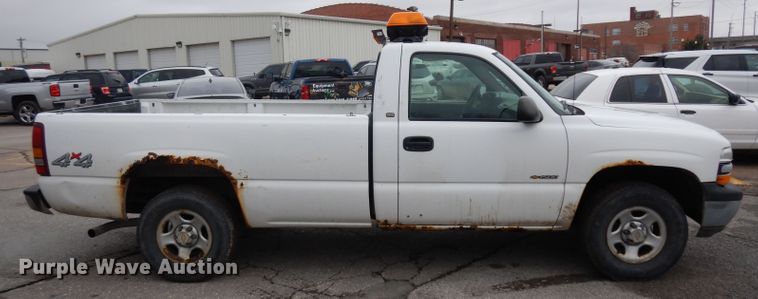 image for item ER9984 2002 Chevrolet Silverado 1500 pickup truck